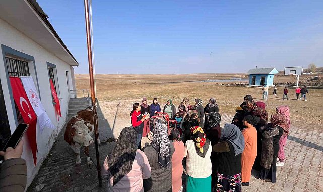 Kars'ta Büyükbaş Hayvancılıkta Sağım Hijyeni ve Sanitasyon Kursu eğitimi