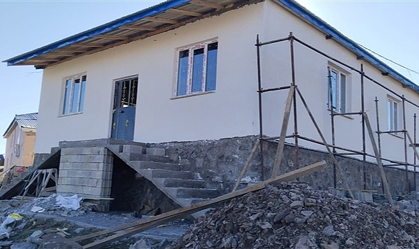 Katırağ Taşlıca köyü taziye evini ziyaret etti