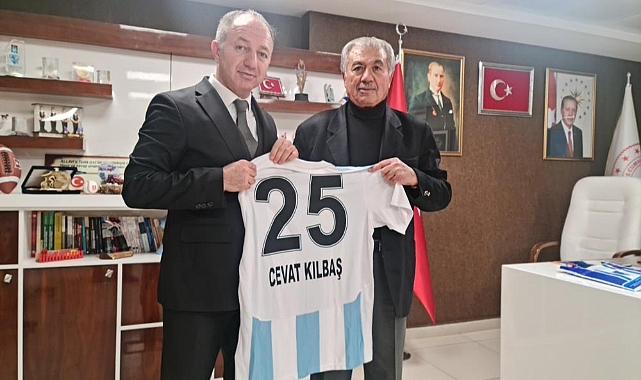 Kılbaş'a forma hediye etti
