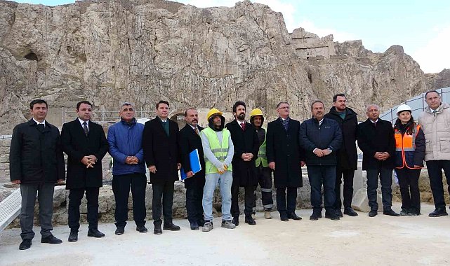 Kültür ve Turizm Bakan Yardımcısı Mumcu Eski Van Şehrini gezdi