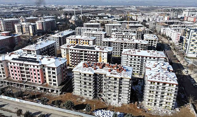 Malatya'da depremin izleri siliniyor