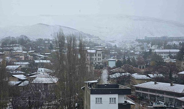 Malatya'nın Darende ilçesi beyaza büründü