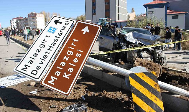 Malazgirt'te otomobiller çarpıştı: 1 ölü, 1 yaralı