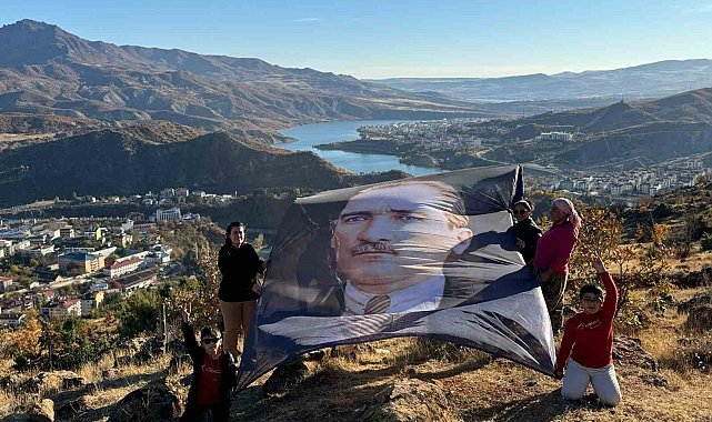 MHP Tunceli'de dev posterle Atatürk'ü andı