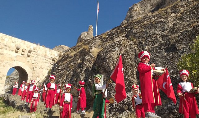 Minik mehteranlar tarihi mekanları gezdi
