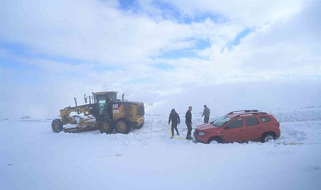 Muş'ta karda mahsur kalan vatandaşlar kurtarıldı