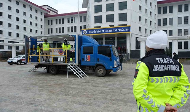 Öğrencilere simülasyonla emniyet kemeri farkındalığı