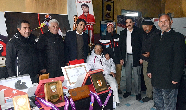 Sarıkamış Kaymakamı Aslantatar ve Belediye Başkanı Kılıç'tan kayak kulübüne ziyaret