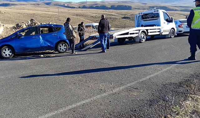 Sarıkamış'ta kontrolden çıkan araç takla attı