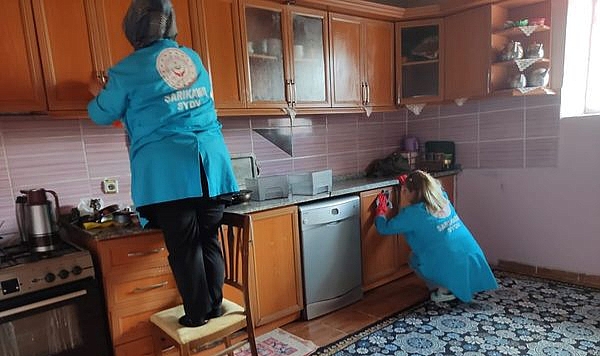 Sarıkamış’ta yaşlılara evde bakım hizmeti veriliyor