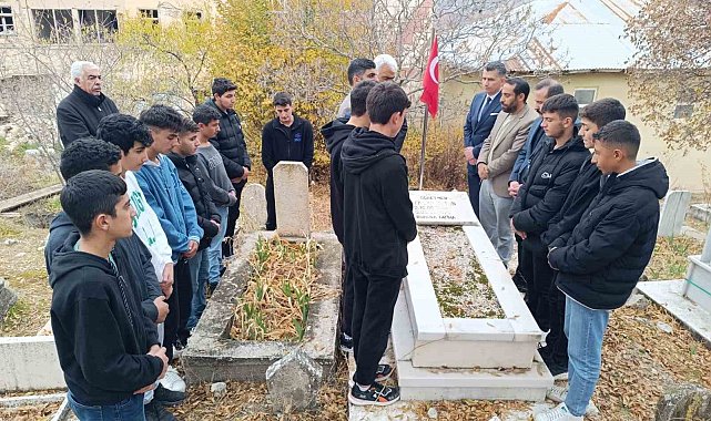 Şehit öğretmen Yaşar Uytun, kabri başında anıldı