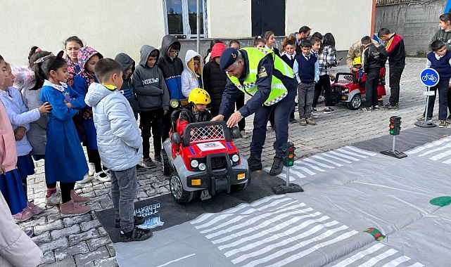 Selim’de çocuklara trafik eğitimi verildi