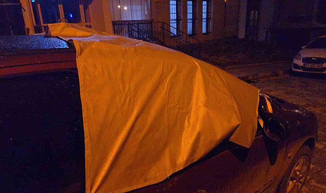 Soğuk hava araç camlarını dondurdu