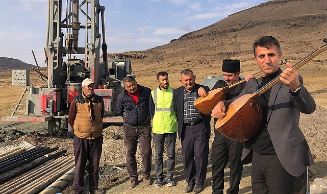 Su sıkıntısının bitmesini sazlı sözlü kutladılar