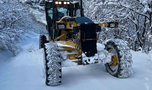 Tunceli'de, karla mücadele çalışmaları sürüyor