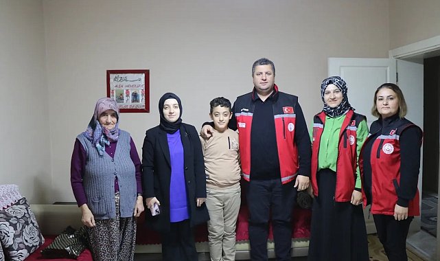 Ulu çınar ve torunları evlerinde ziyaret edildi