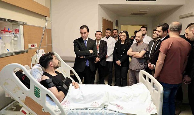 Vali Karakaya kazada yaralanan sağlık çalışanları ve vatandaşları ziyaret etti
