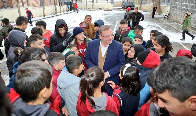 Vali Ziya Polat, Kurşunoğlu Ortaokulu’nu ziyaret etti