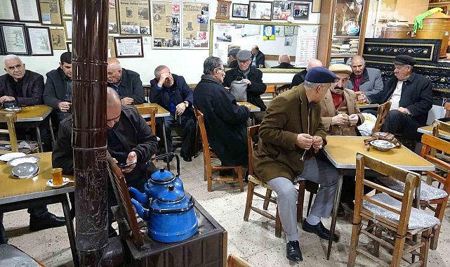 Van'da 82 yıllık çay evinde nostaljiye yolculuk