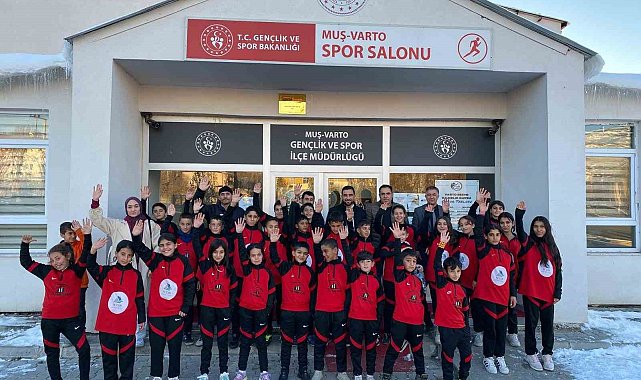 Varto'daki sporculara kıyafet desteği