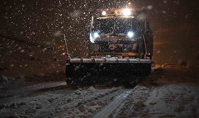Yeşilyurt Belediyesi'nden karla mücadelede çalışması