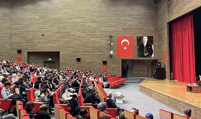 Yönetmen Karahan öğrencilerle söyleşi gerçekleştirdi