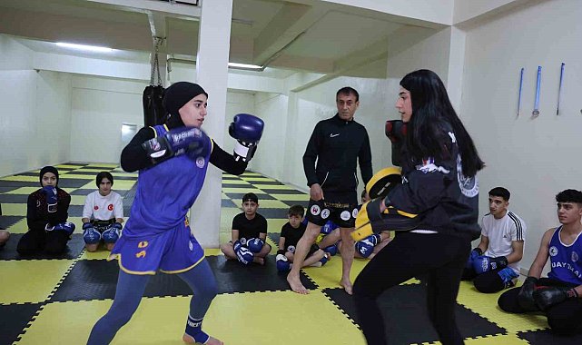 'Dangal' Elazığ'da yeniden yazıldı: Kalp krizi geçiren baba, 3 şampiyon kız yetiştirdi
