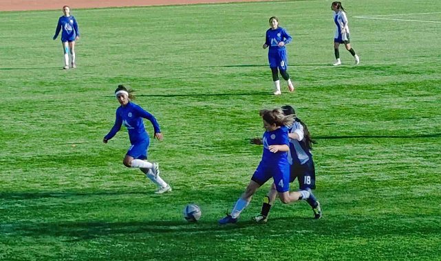 Ağrı ASPGSK Kadın Futbol Takımı, Erzincan Gençler Gücü'nü 2-0 mağlup ederek liderliğini sürdürdü