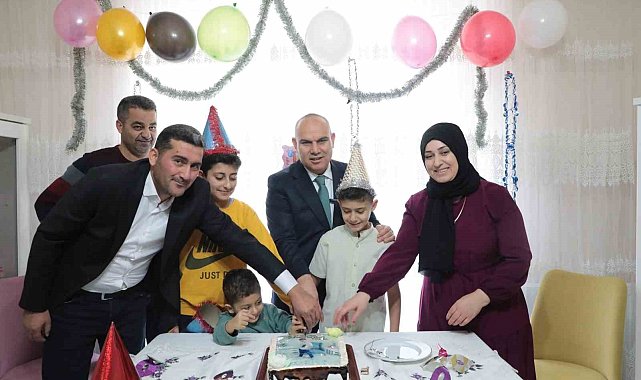 Ağrı Valisi Koç'tan kalp hastası çocuğa sürpriz doğum günü