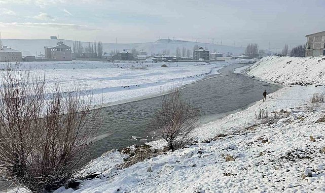 Ağrı'da dondurucu soğuklar etkisini sürdürüyor