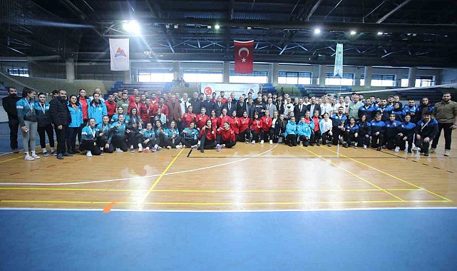 Ağrı'da düzenlenen ÜNİLİG voleybol bölgesel lig müsabakaları sona erdi