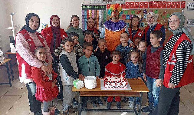 Ağrı'da Kızılay gönüllülerinden Yerli Malı Haftası etkinliği