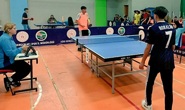Ağrı'da masa tenisi müsabakaları başladı