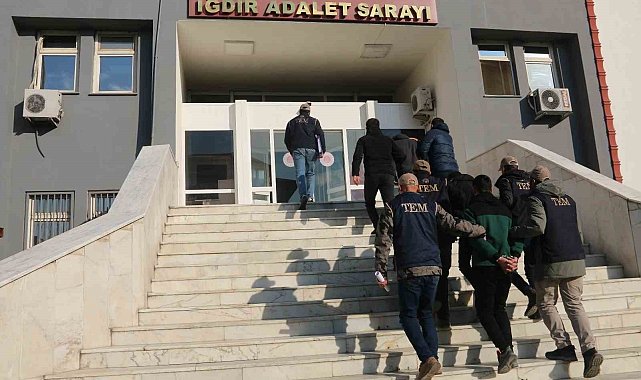 AK Parti binasına molotoflu saldırıda bulunan 2 kişi tutuklandı