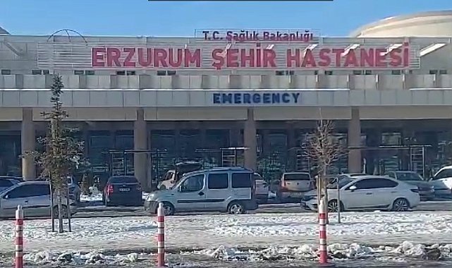 Aracı içinde hareketsiz bulunan adam vefat etti