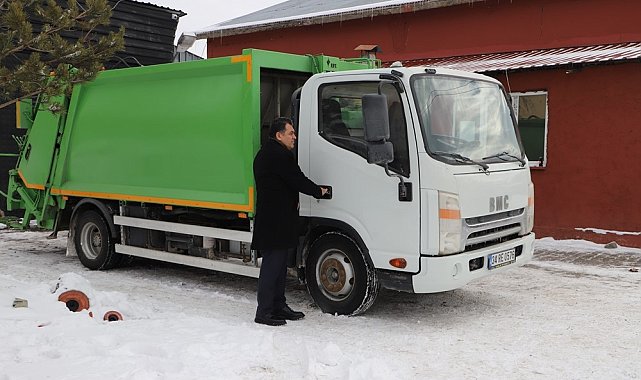 Ardahan Belediyesi'ne yeni çöp kamyonu hibe edildi