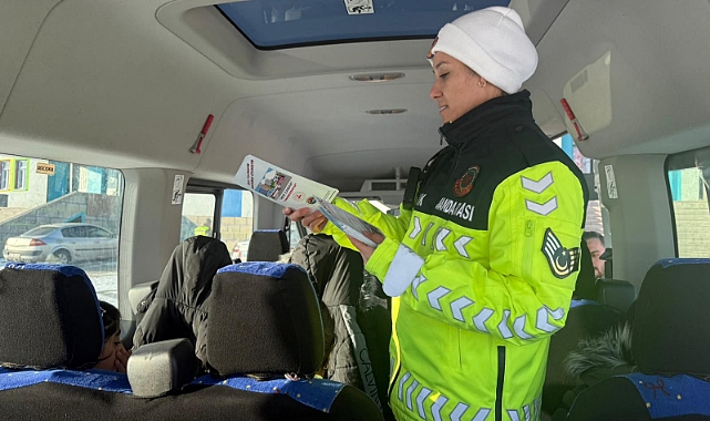 Ardahan'da jandarma ekipleri trafik kurallarını hatırlattı