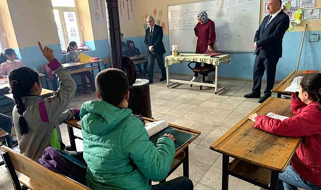 Bitlis İl Milli Eğitim Müdürü, köy okullarını ziyaret etti