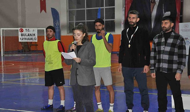 Bulanık'ta 'Ayak Tenisi Turnuvası' başladı