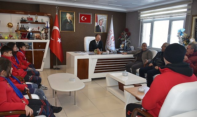 Çakmur short trackçıları ödüllendirdi