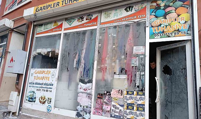Diyadin'de iş yerlerinin camları buz tuttu