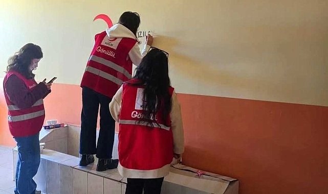 Diyadin'de okul duvarları renklendirildi