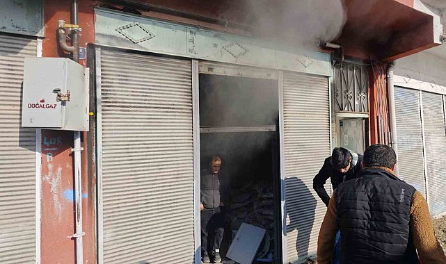 Doğubayazıt'ta depo yangını