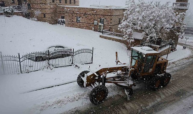 Elazığ Belediyesinden kent genelinde karla mücadele çalışması
