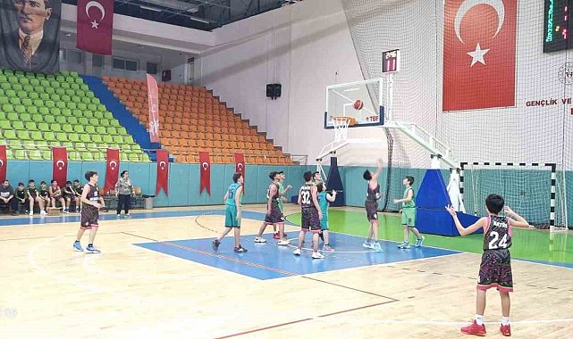 Elazığ'da basketbol U14 yerel lig mücadelesi sona erdi