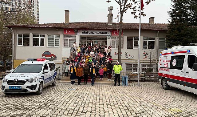 Elazığ'da fermuar sistemi ile yaşama yol ver kampanyası sürüyor