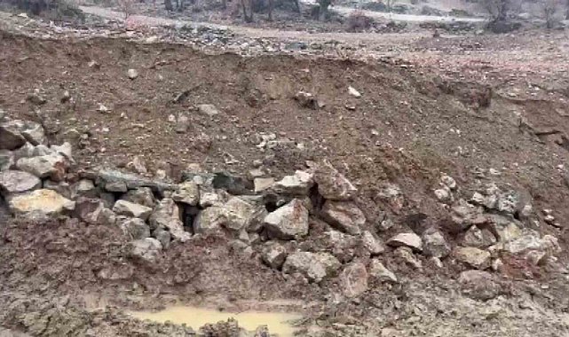 Elazığ'da sağanak nedeni ile istinat duvarı yıkıldı