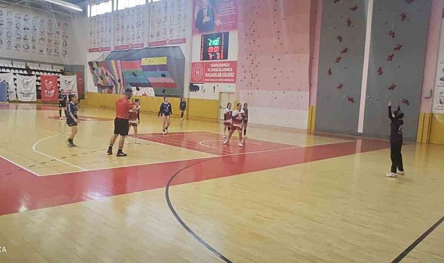 Elazığ'da şampiyon Bingöl Spor Lisesi