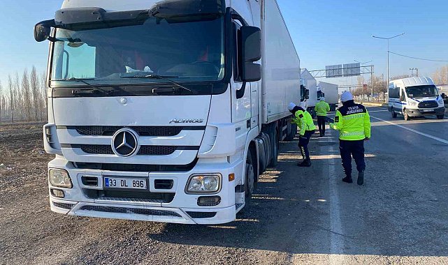 Erciş'te kış lastiği uygulaması yapıldı