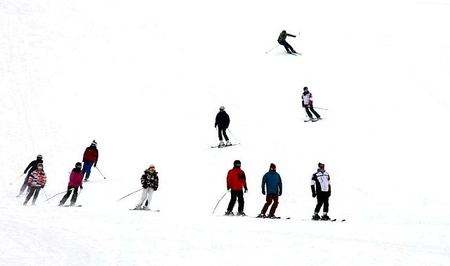 Ergan Dağı Kayak Merkezi'nde hafta sonu yoğunluğu